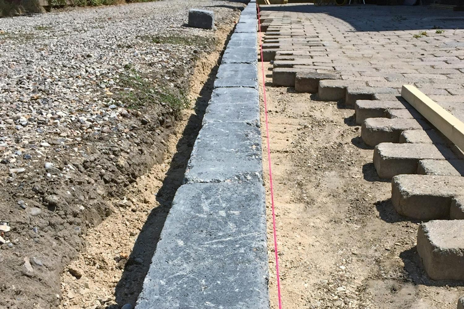 Reunakivet: Näin pidät soran naapurin puolella Reunakivet: Näin pidät soran naapurin puolella